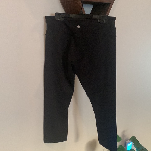 Lululemon cropped leggings - Picture 2 of 5